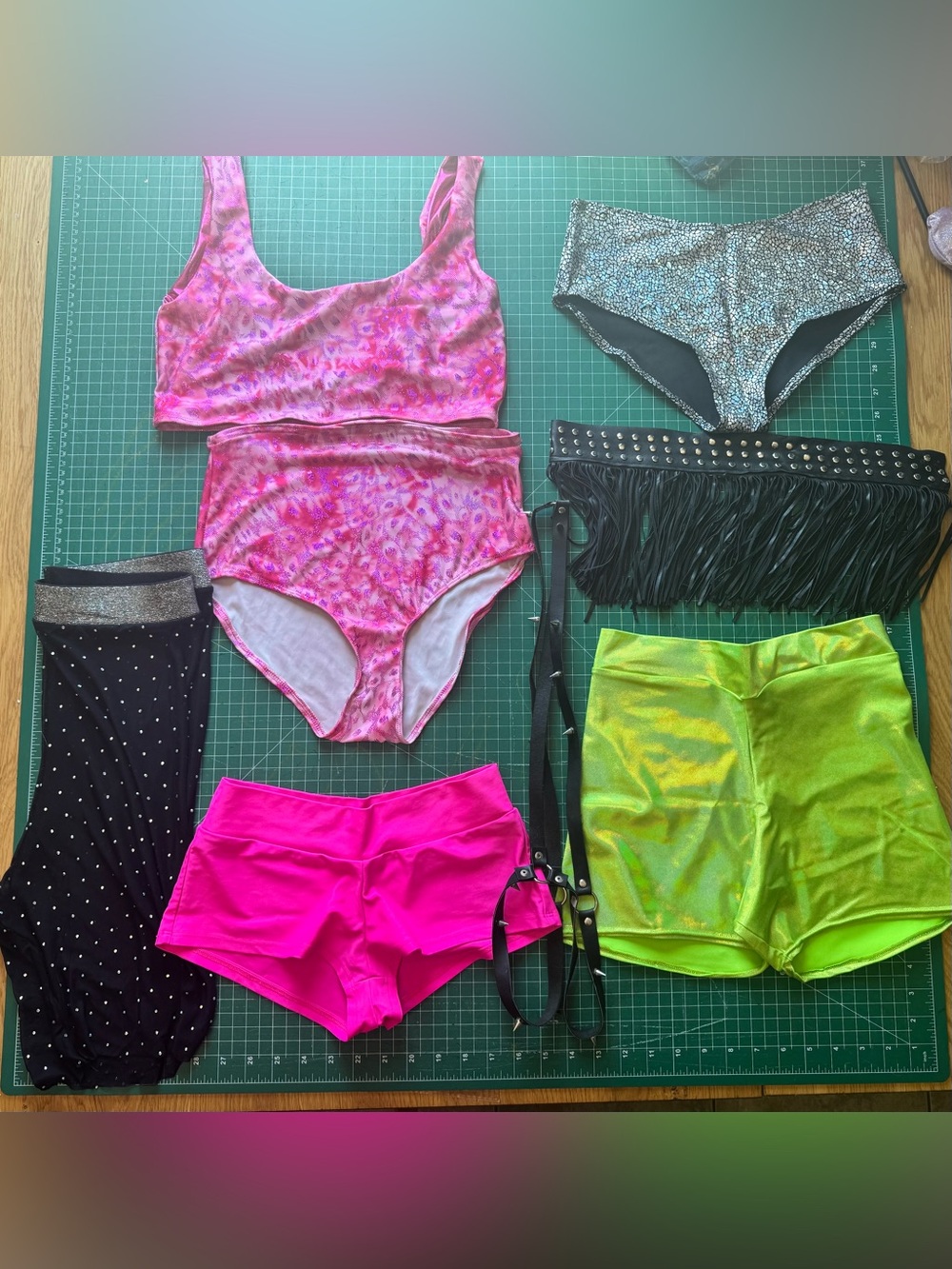 FESTIVAL Outfits leopard pink bikini, bootie shorts, high waist rhinestones (8)